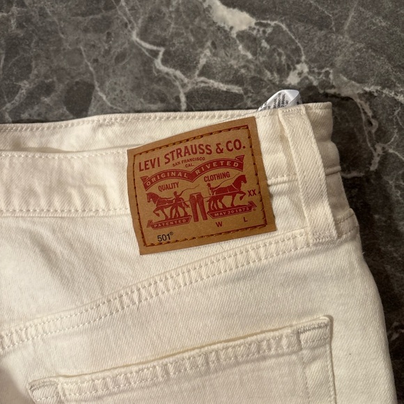 Levi’s 501® High Rise Cutoff Denim Shorts White (W28) - Picture 3 of 4